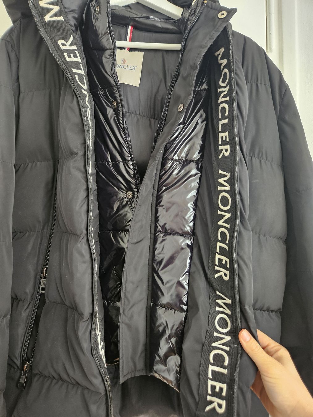 Moncler Giacche: Schwarze Monclerjacke GR 2 – Usato da Solothurn venduto da nik_v2ym 1