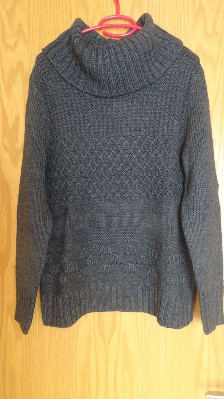 Maglioni & Felpe: Pullover, grau mit Rollkragen Gr. M – Usato da Zäziwil venduto da lolek01