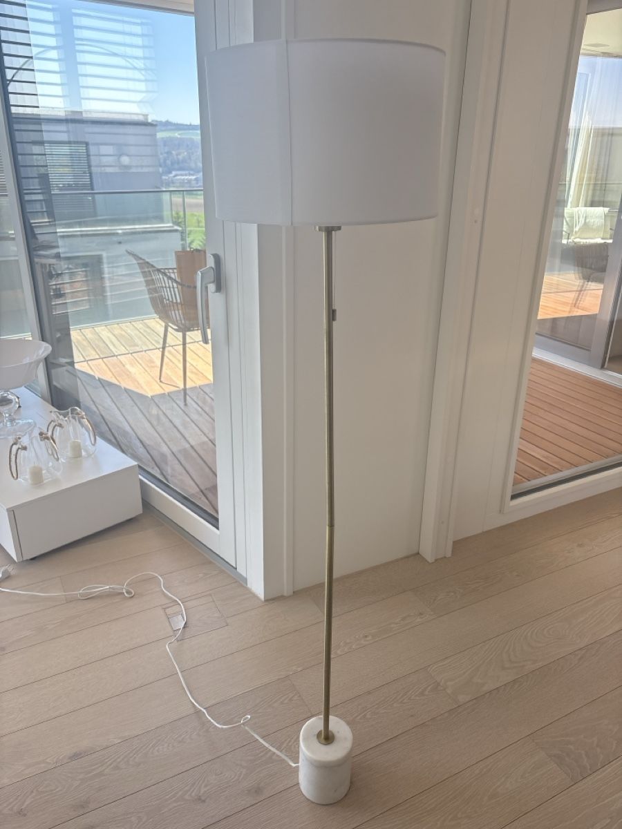Lampade: Marble Floor Lamp - Maison du Mond – Nuovo (secondo la descrizione) da Uitikon Waldegg venduto da JanicaGe
