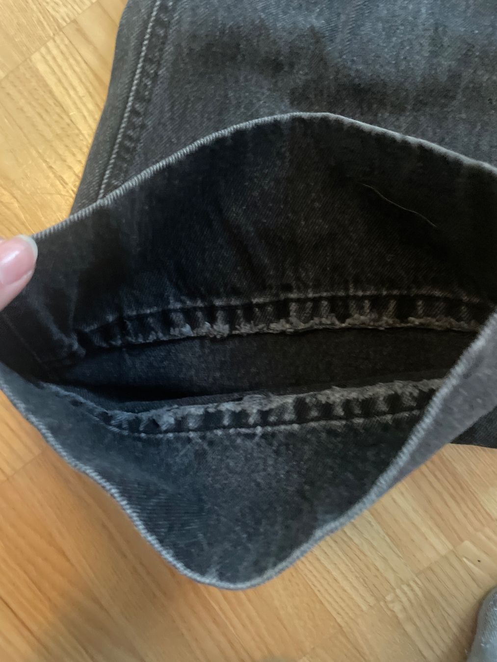 Pull&Bear Jeans: Schwarze Baggy Jeans mit Löcher – Usato da Männedorf venduto da ali_5krk 1