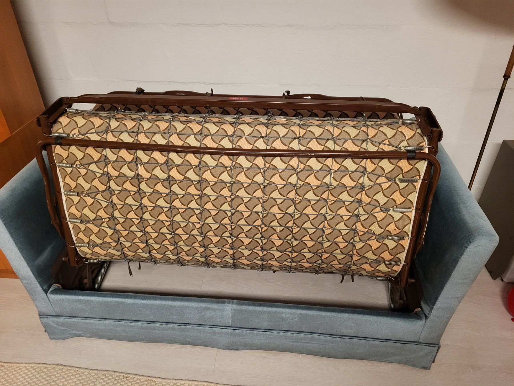 Divani: Vintage Sofa / Schlafcouch / Klappbett aus Samt – Usato da Baden venduto da kani02 5