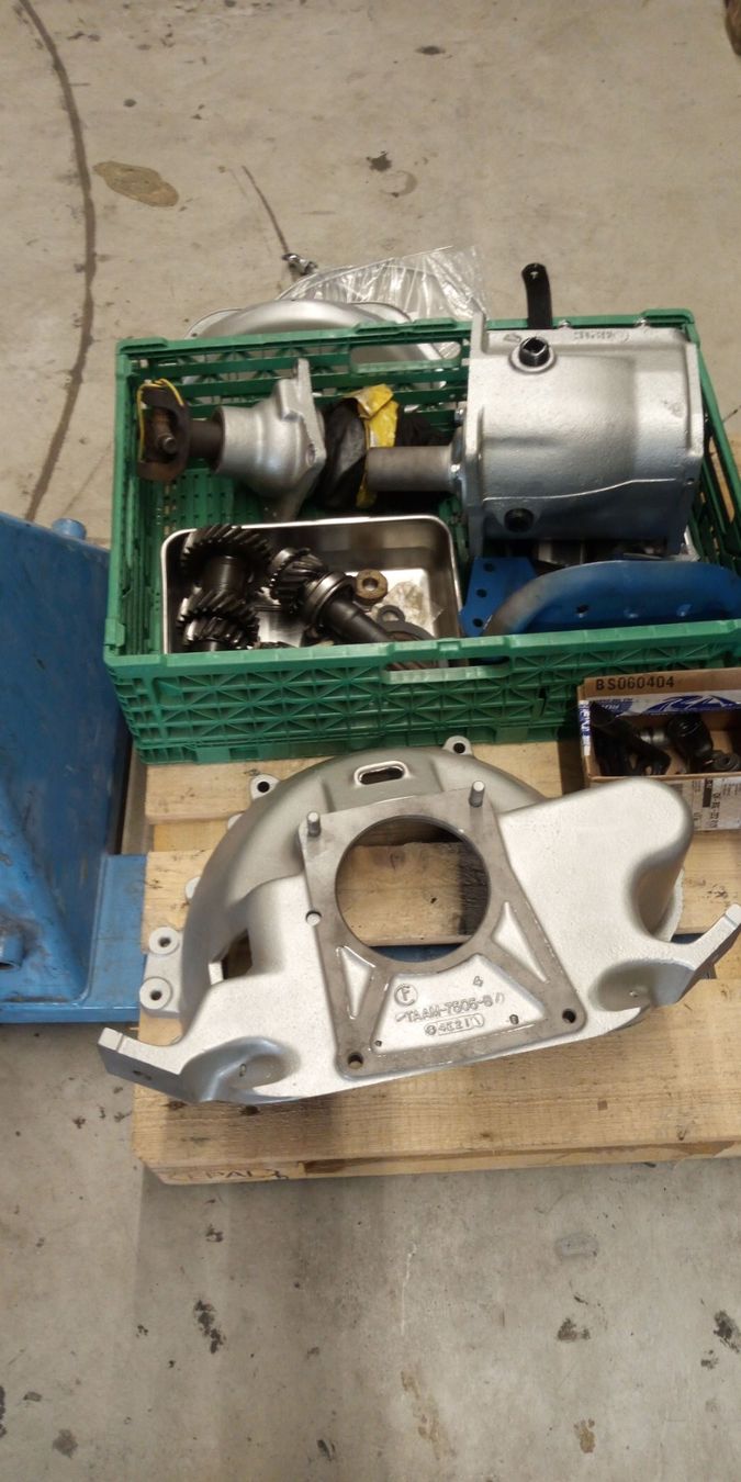 Ford Tutti pezzi di ricambio auto: Ford F100 Getriebe – Usato da Steinen venduto da Blackcadillac 1