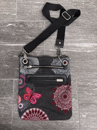 Desigual Umhängetasche – Fröhlicher Blickfang - praktisch