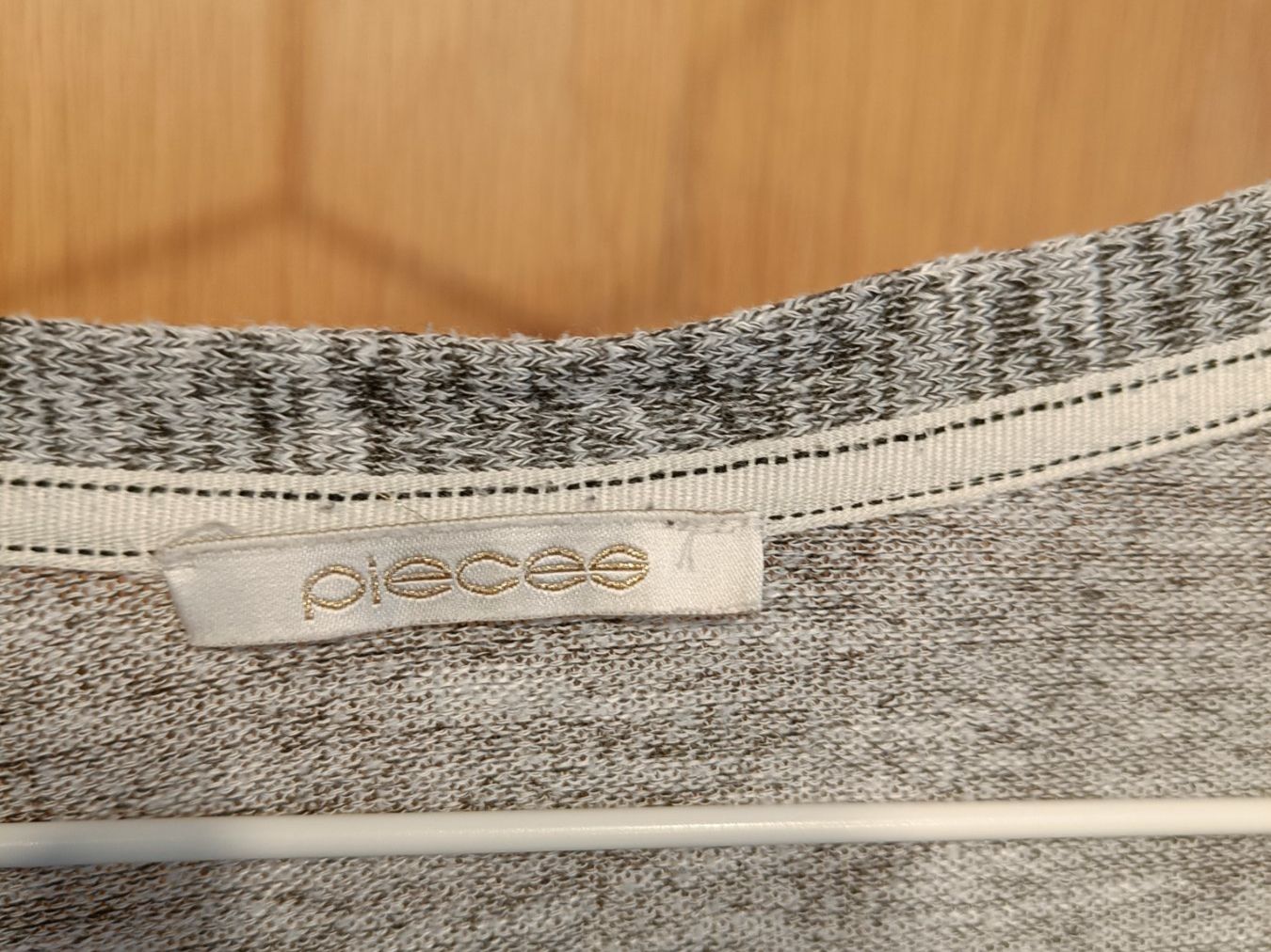 Pieces Maglioni & Felpe: Pieces Cardigan grau meliert Grösse M – Usato da Zürich venduto da Atelier.Second 2