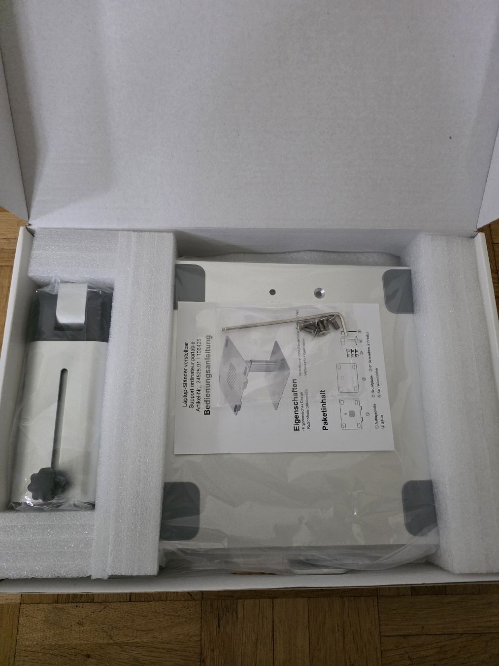 Racks & Cavalletti: Laptop-Ständer – Nuovo e nell'imballaggio originale da Rüti ZH venduto da car_gl78