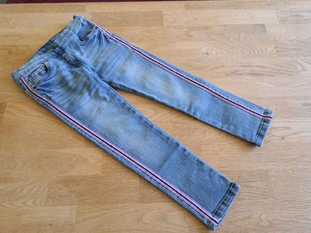 Kinder Jeans Gr 110 mit seitlichem Streifen Print