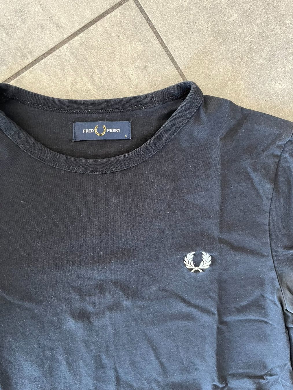 Fred Perry T-shirt: FRED PERRY T-Shirt Schwarz – Usato da Otelfingen venduto da Denis_ZH 1