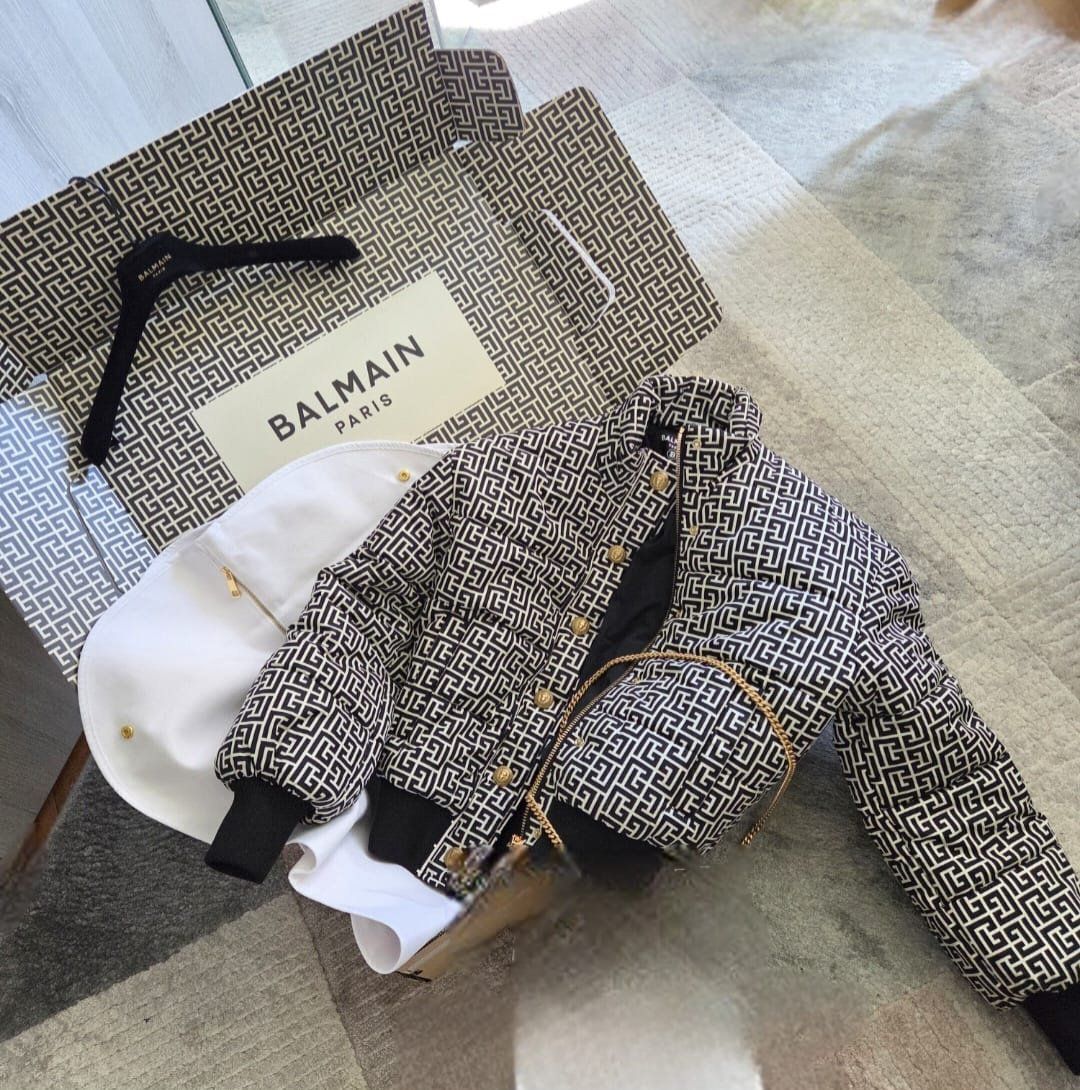Balmain Giacche: Veste Balmain doudoune à monogramme Balmain, neuve, T. 38. – Nuovo e nell'imballaggio originale da Neuchâtel venduto da wikit 3