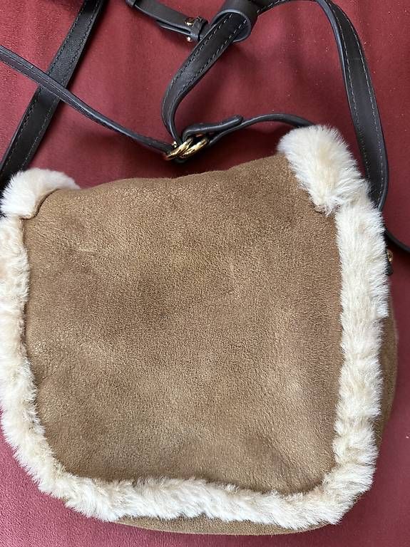 Borse da donna: Umhängetäschli von UGG – Usato da Krinau venduto da Rosella 1