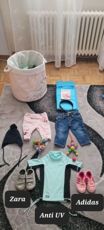 Lot  bébé fille (0-18 mois) Vêtements , jouets,sac rangment