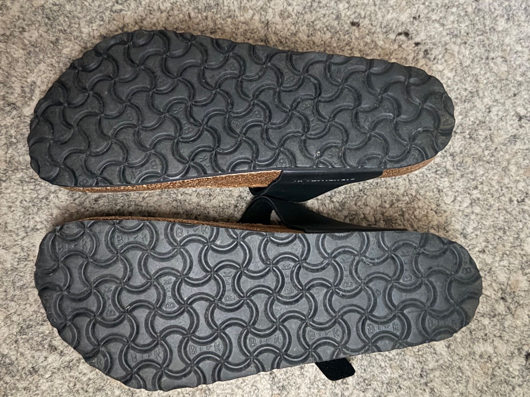 Birkenstock Chaussures femmes: Birkenstock Gizeh schwarz Gr. 40 – D'occasion à Wattwil par edel88 5