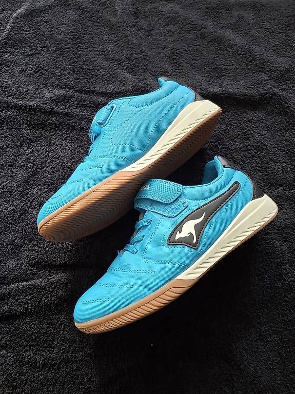 Scarpe per ragazzi: Hallenschuhe Nr.35   – Usato da Effretikon venduto da CorneliaM03 1