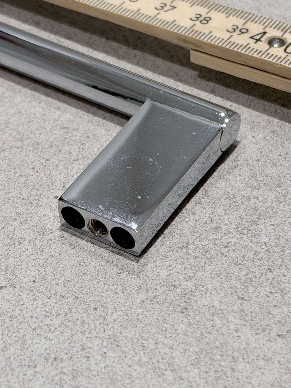 Portes-serviettes: Möbelgriffe oder Handtuchstangen (2 Stück) – D'occasion à Pfäffikon ZH par Vpxg9 1