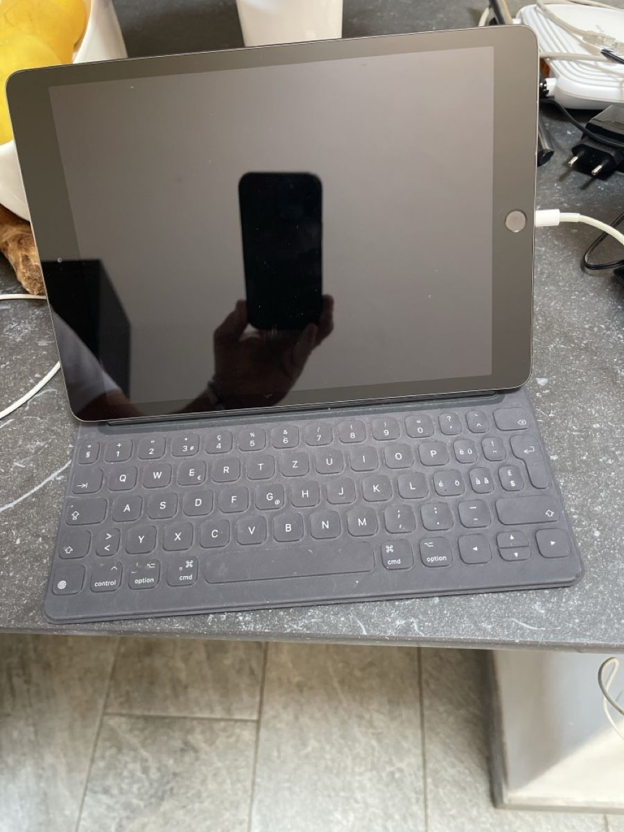 Apple Tablet PC: Tablette iPad Pro 12.9" avec clavier intelligent bon état – Usato da Sembrancher venduto da inf_9yyl 1