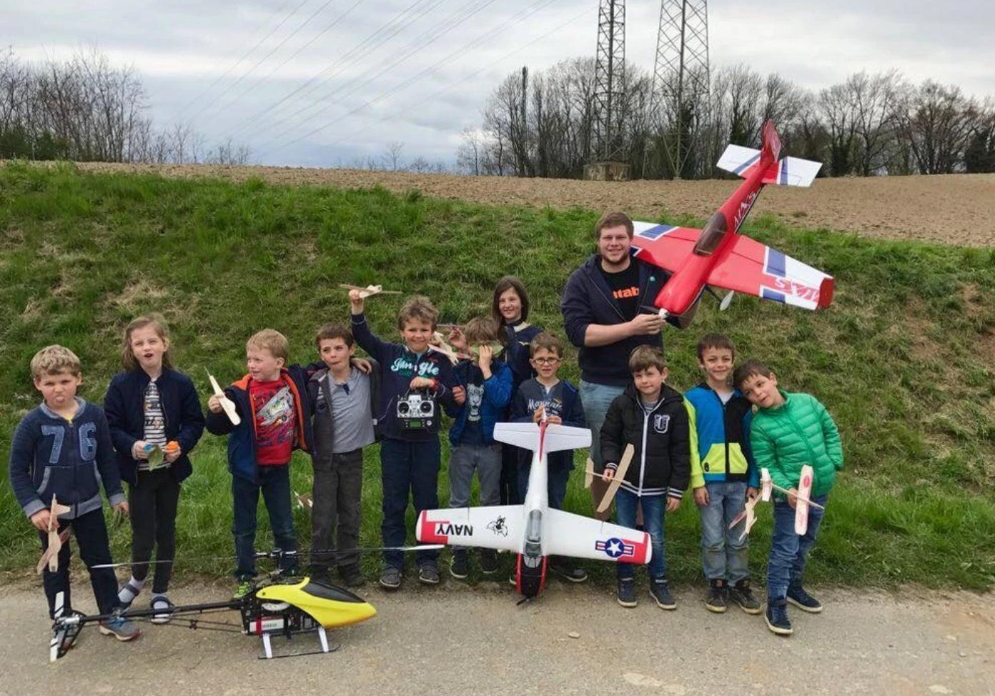 Modellismo RC: Cours de pilotage d'avions RC - Modélisme radio-commandé – Nuovo e nell'imballaggio originale da Trélex venduto da Arnaudyak 1