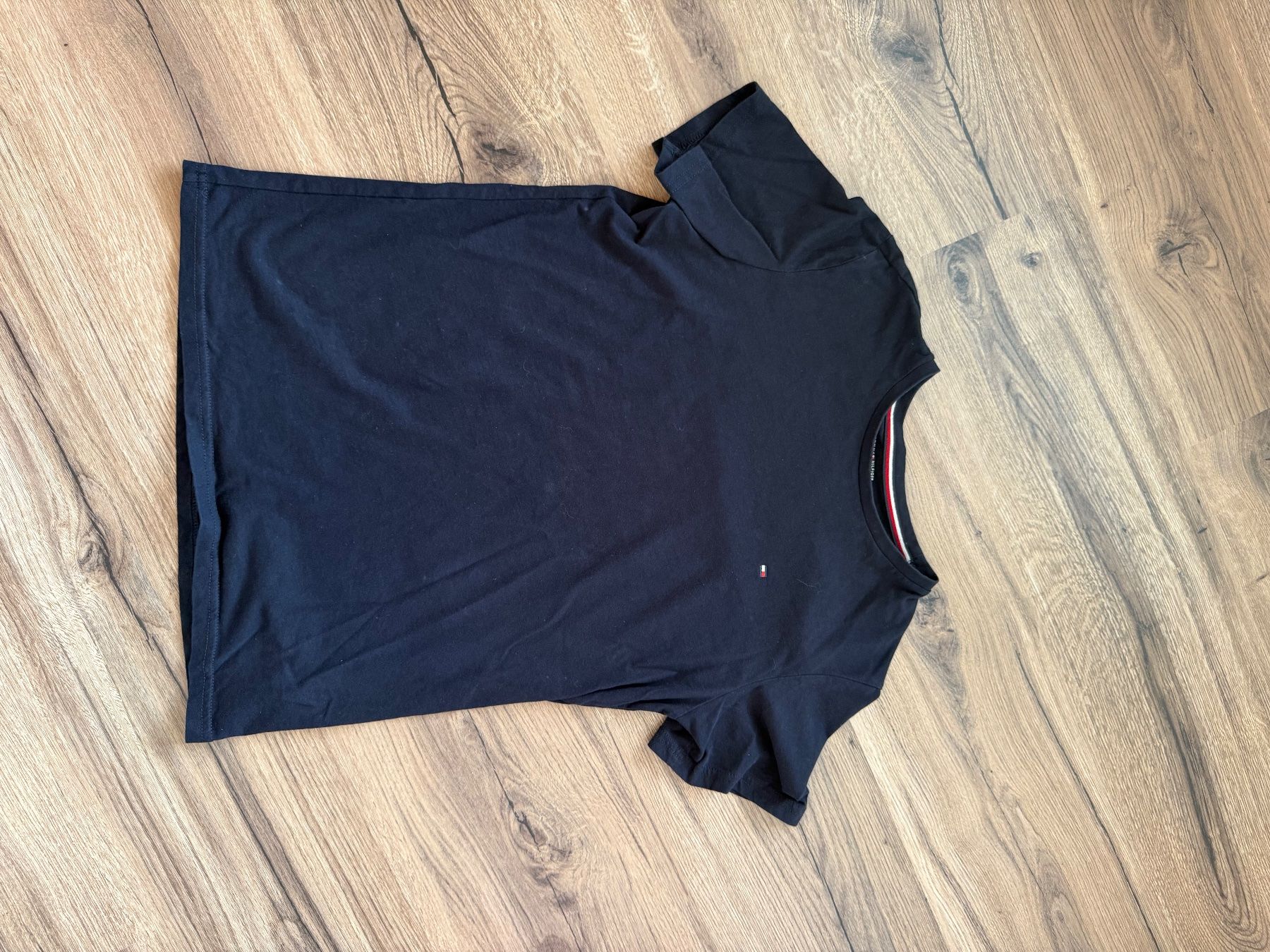 Tommy Hilfiger T-Shirts: Tommy Hilfiger Tshirt – Neu (gemäss Beschreibung) aus Kallnach von Regenbogen44