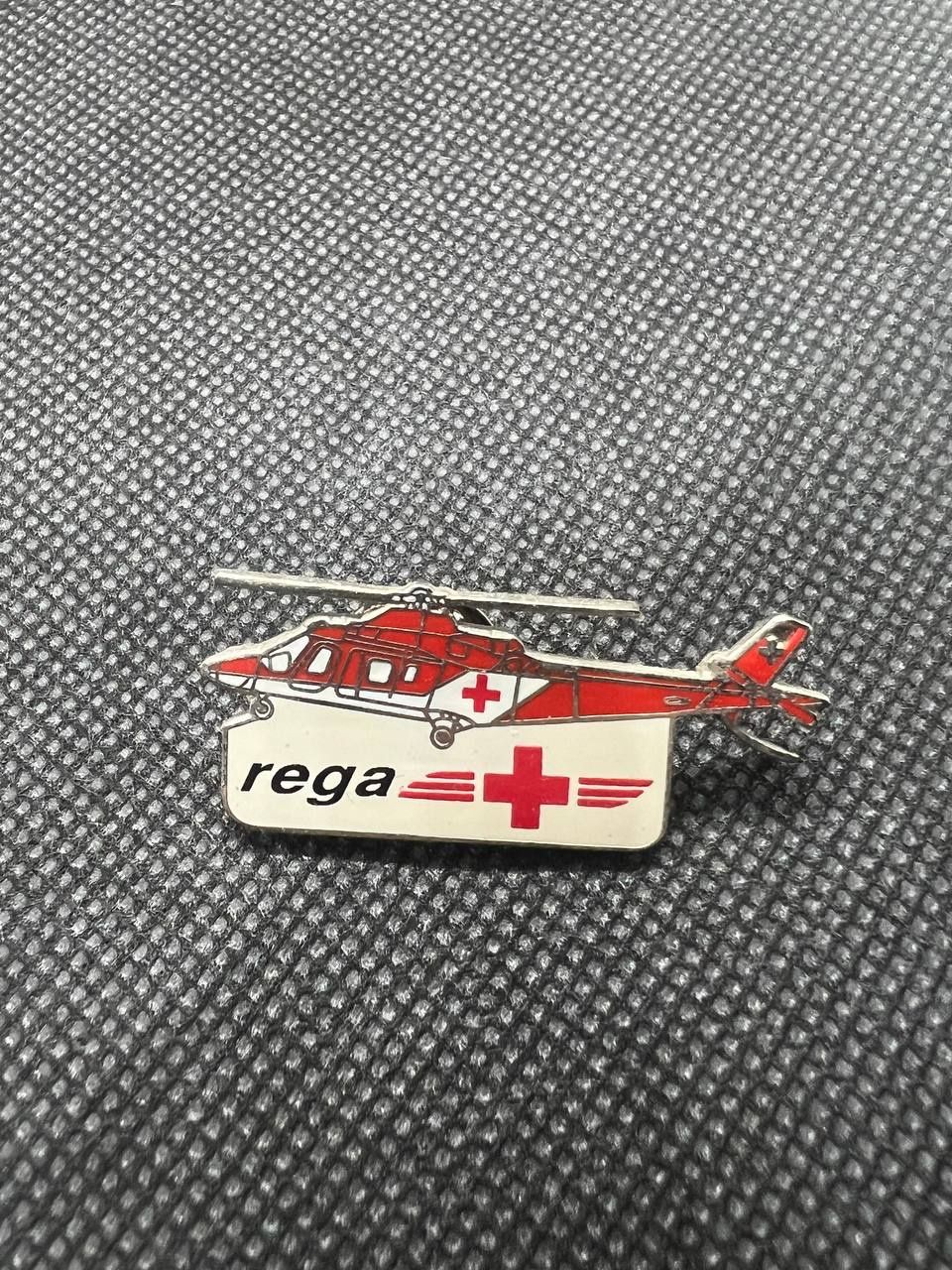 Rega Plaketten & Abzeichen: Rega Helikopter Pin Anstecker – Gebraucht aus Dietikon von kRizzzZy96