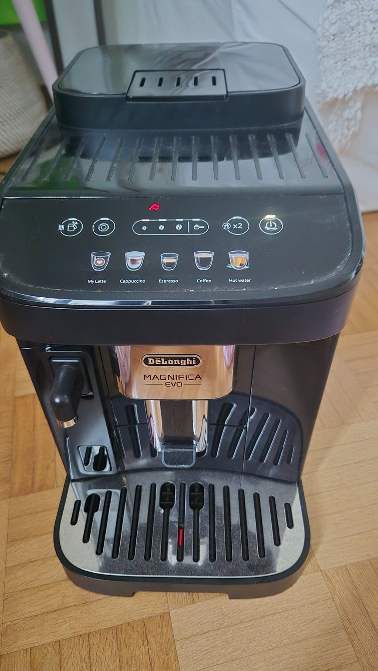 De'Longhi Kaffeemaschinen & Espressomaschinen: De Longhi Vollautomat Kaffeemaschine – Neu (gemäss Beschreibung) aus Liebefeld von Straycats