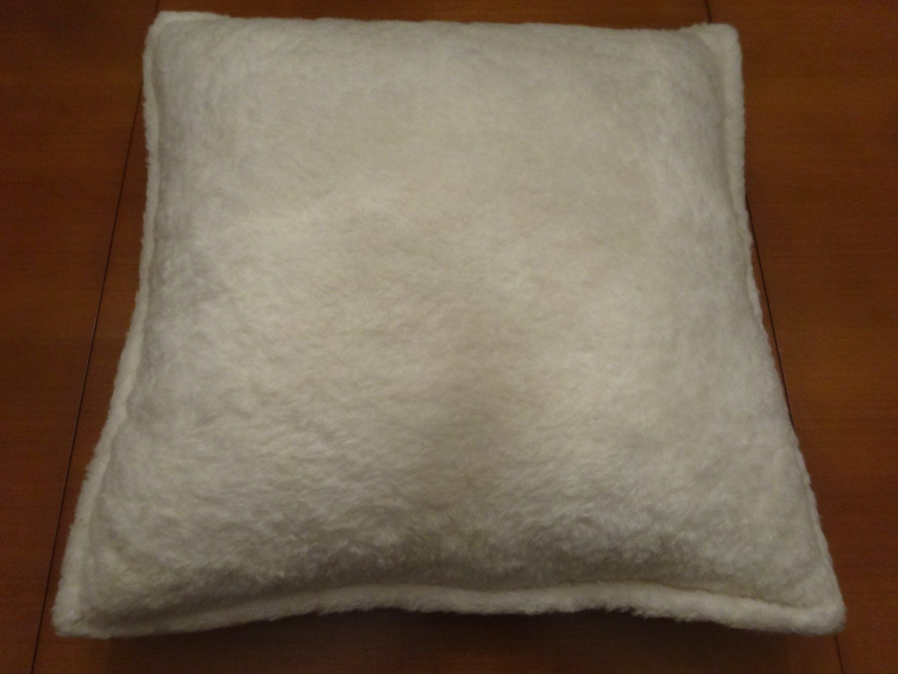 Cuscini: Grand coussin en peluche - Pièce unique – Nuovo e nell'imballaggio originale da Biel/Bienne venduto da milamila02 4