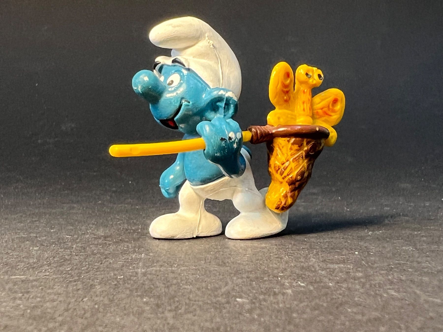 Schleich Statuette: Schleich W. Germany Schlümpfe Schmetterlingsfänger – Usato da Ennetbaden venduto da mapa05