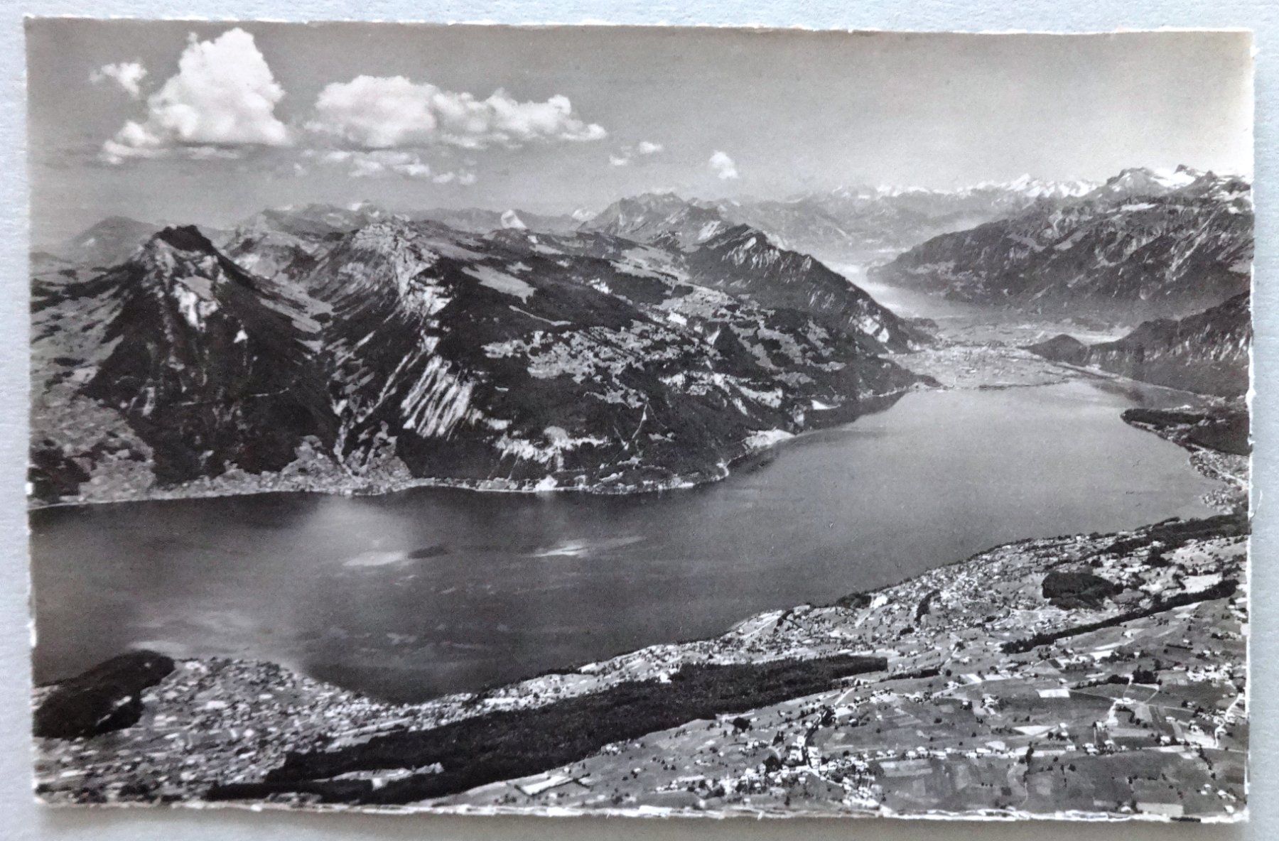 Cartoline postali: Blick v. Niesen, Thuner- u. Brienzersee – Usato da Fétigny venduto da Billy2miny