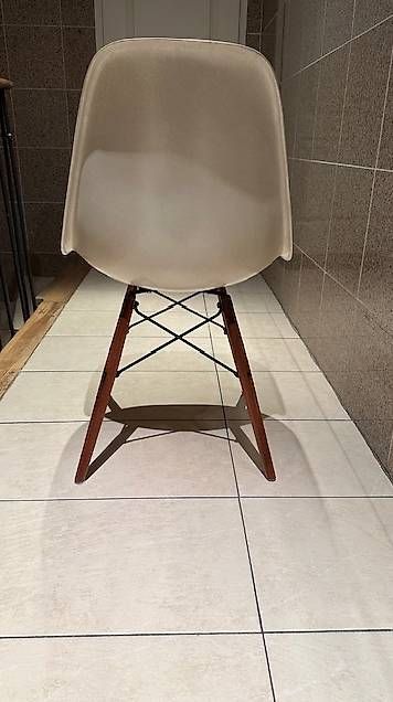 Sedie: Chaise Eames Fibre de verre edition Vitra – Usato da Rolle venduto da immo34 1