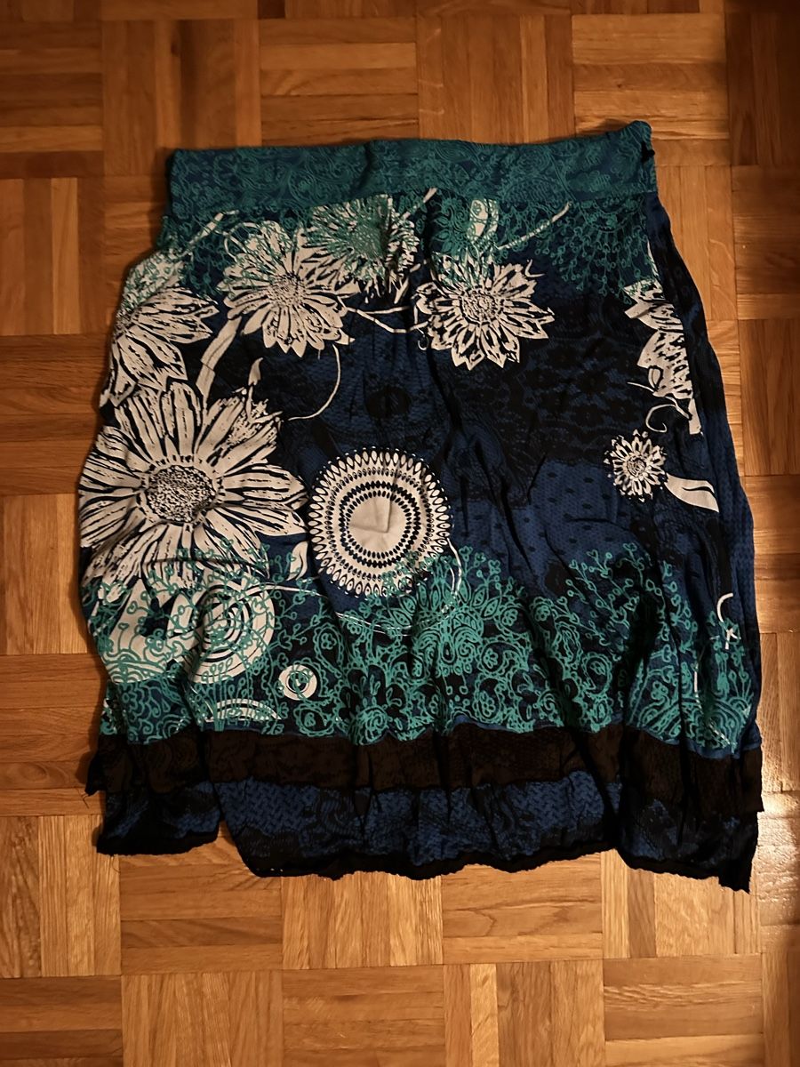 Desigual Gonne: Jupe desigual taille M  – Usato da Plan-les-Ouates venduto da aur_z5pj