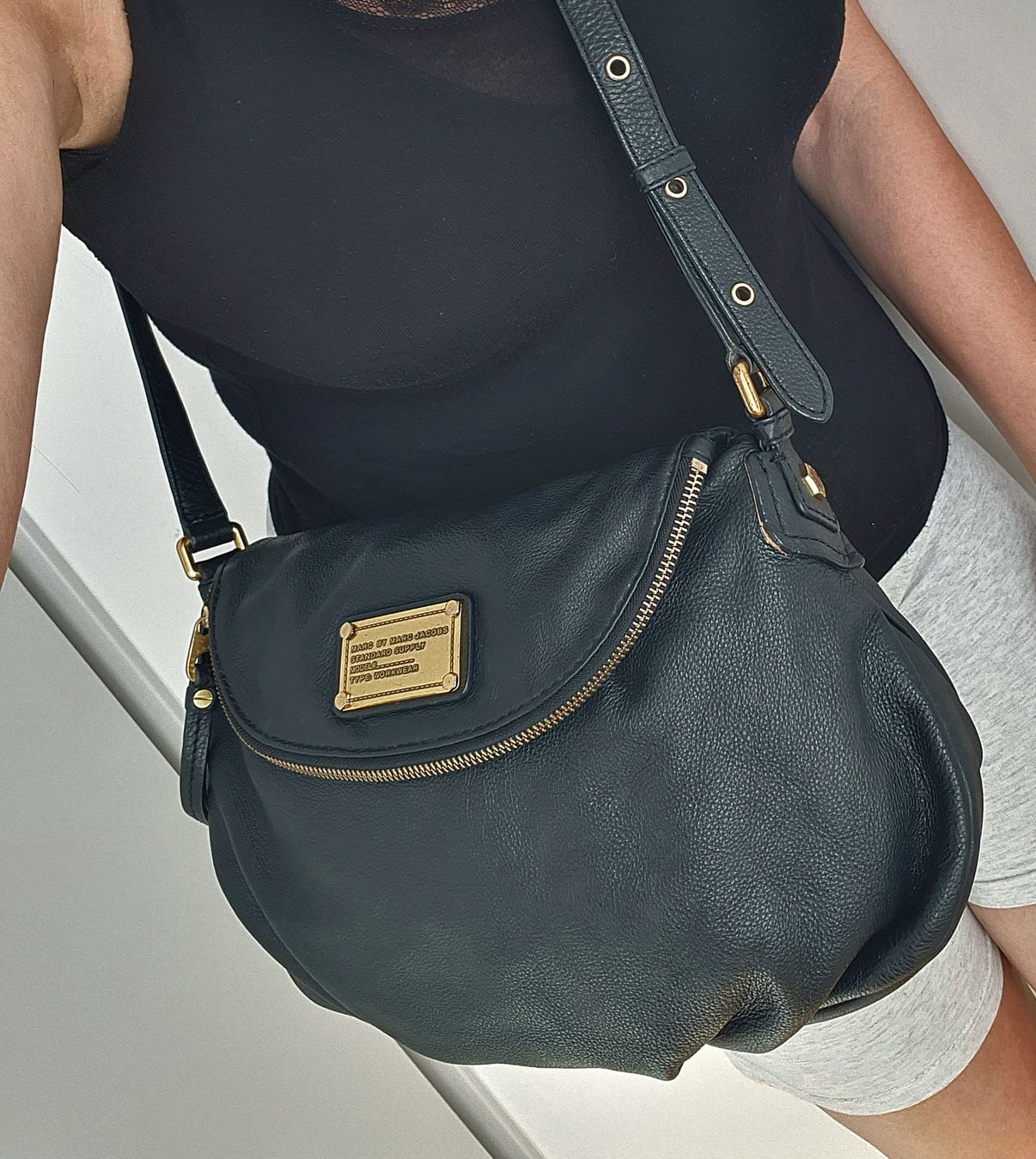 Marc Jacobs Taschen für Damen: Marc By Marc Jacobs Natasha Schwarz Medium Leder – Gebraucht aus Niederteufen von Mira_72 5
