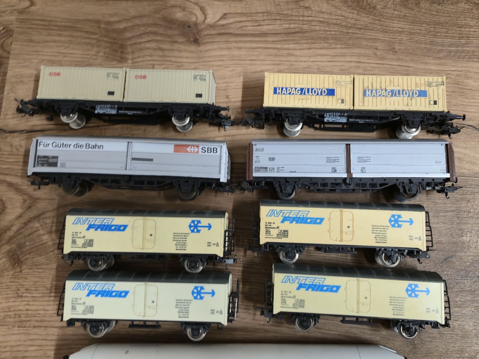 Lima Modellini di ferrovie: Lima H0 Güterwagen geschlossen, Container Set 13-teilig – Usato da Engwilen venduto da Urias_093 1