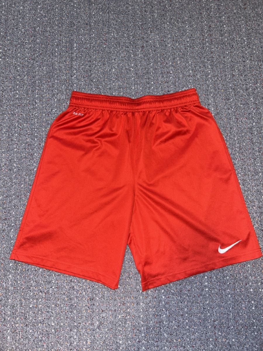 Nike Pantaloni: Sporthose – Nuovo (secondo la descrizione) da Oberwil (Dägerlen) venduto da Pascal17