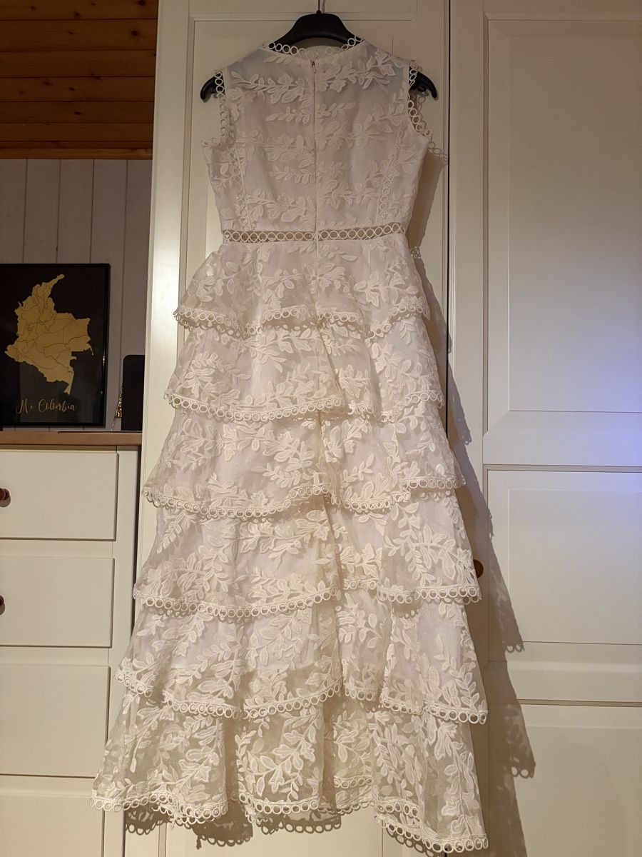 Vestiti: Elegant Embroidery Midi Dress – Usato da St.Josefen venduto da lop_lh8d 5