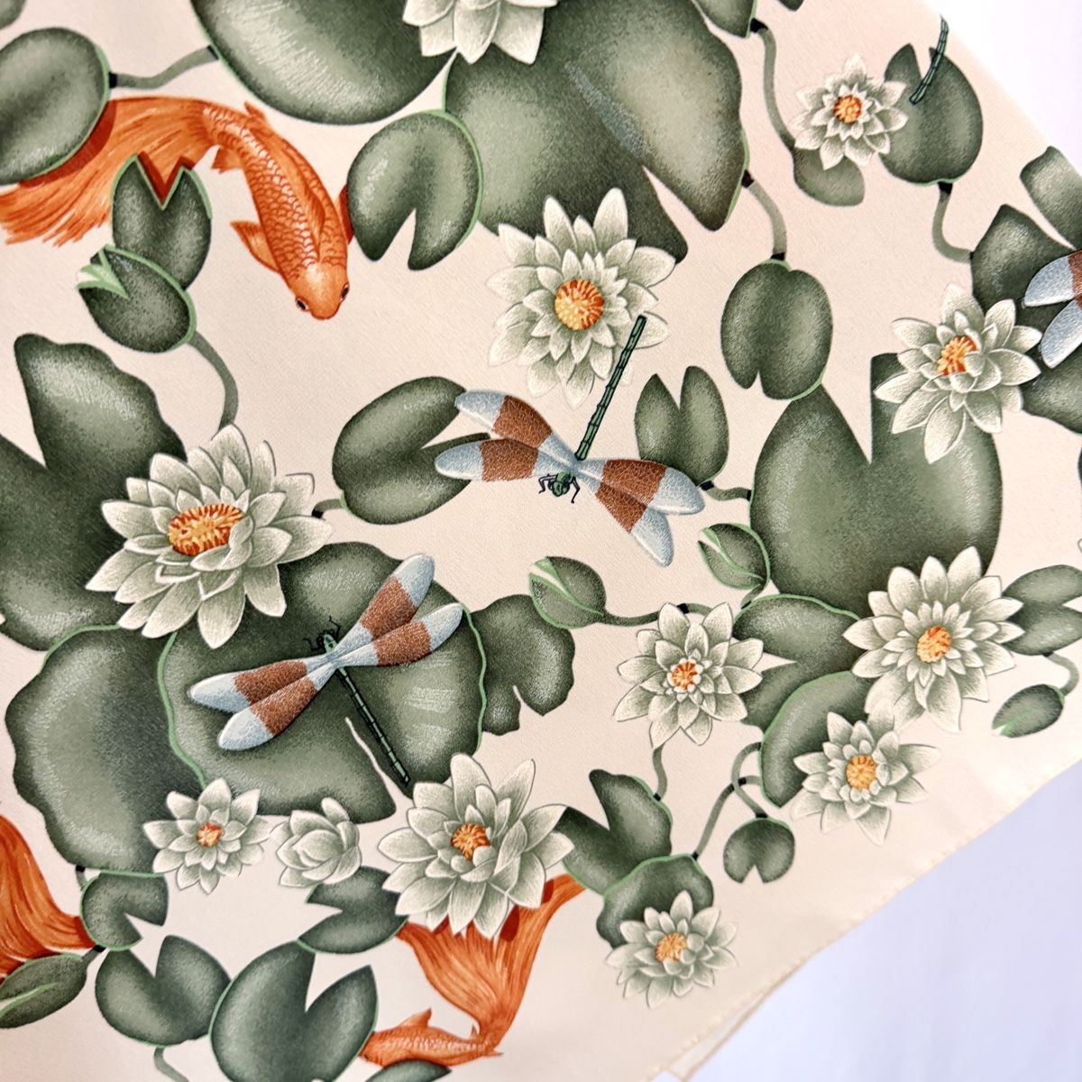Fabric Frontline Foulards, Tücher & Schals: FABRIC FRONTLINE Silk Scarf – Gebraucht aus Emmen von Avviivva_Com2023 2
