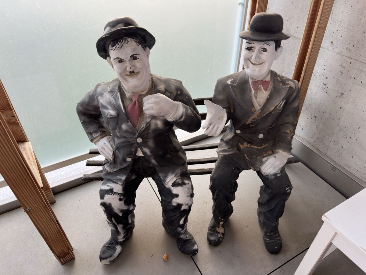 Sculture & Statue: Laurel und Hardy Statue auf Bank – Usato da Thun venduto da Mokibe
