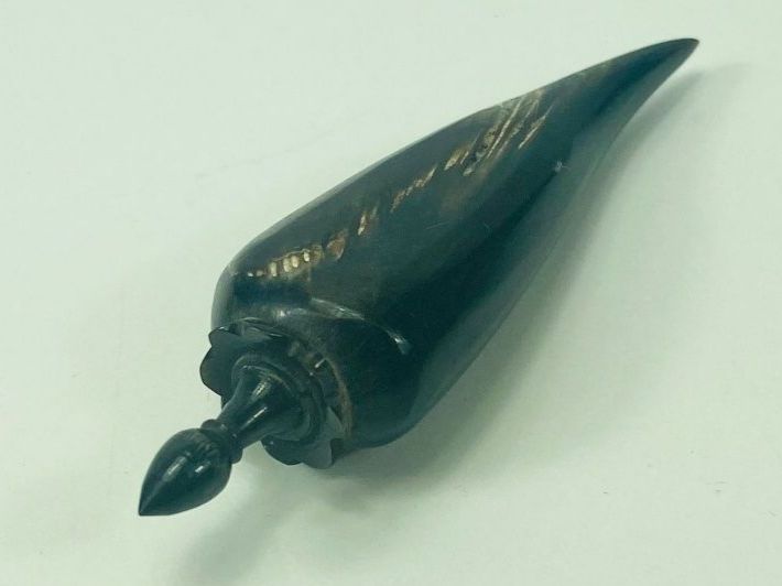 Anhänger: Amulett Horn oder Zahnstocher Behälter antik, handgeschnitzt – Gebraucht aus Zürich von Arche_Brockenhaus 2