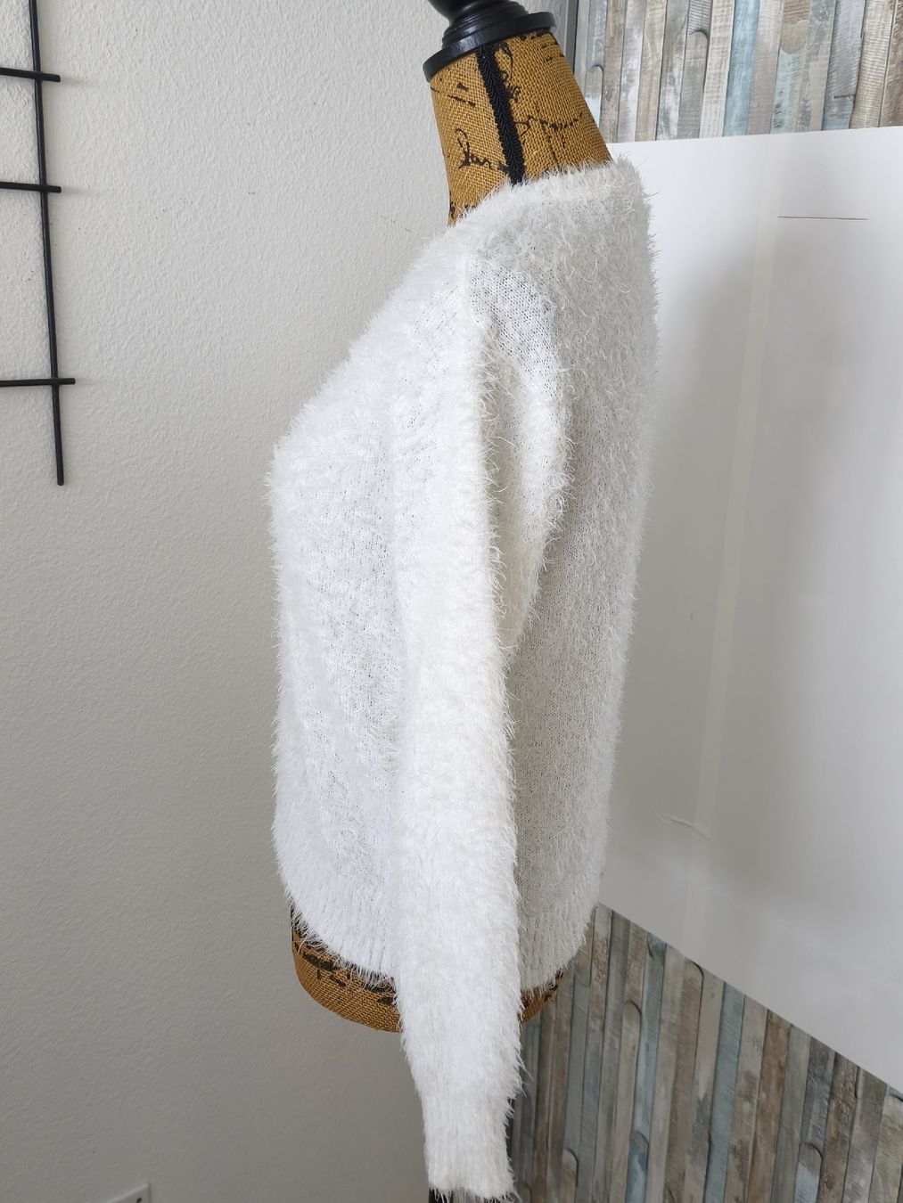 H&M Pullover & Sweatshirts: Pullover Divided H&M flauschig weiss Grösse XS  – Neu (gemäss Beschreibung) aus KRIENS von Franzy_Blond10 1