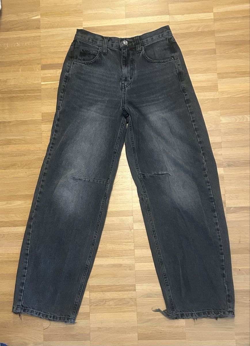 Urban Outfitters Jeans: BDG Black Baggy Jeans – Usato da Basel venduto da alinee_sophiee