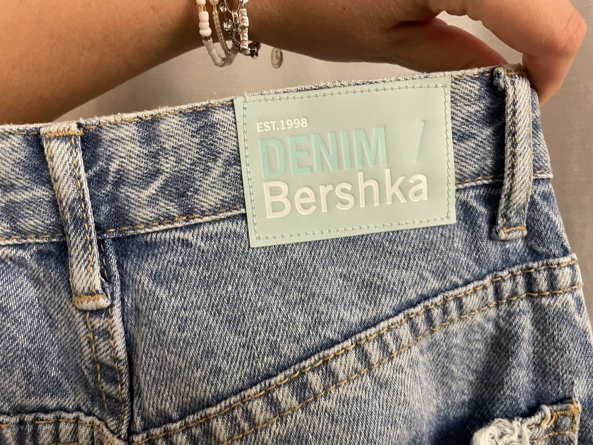 Bershka Jeans: Denim Bershka Wide Leg 32 – Gebraucht aus Stäfa von Phphch 4