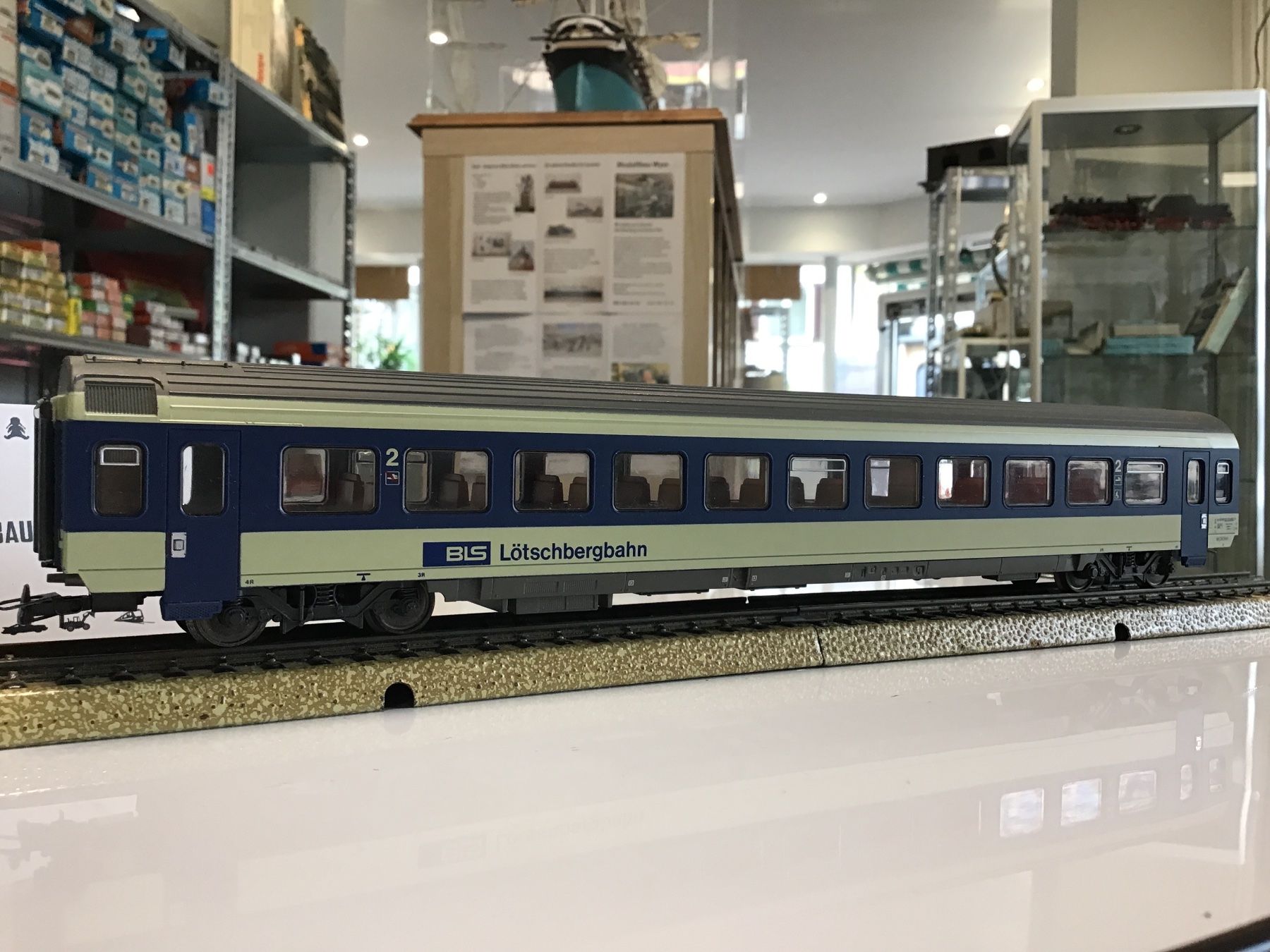 Roco Modellini di ferrovie: BLS Lötschbergbahn Wagen, 2X ROCO Spur H0 – Usato da Männedorf venduto da Spezial-Modelle 3