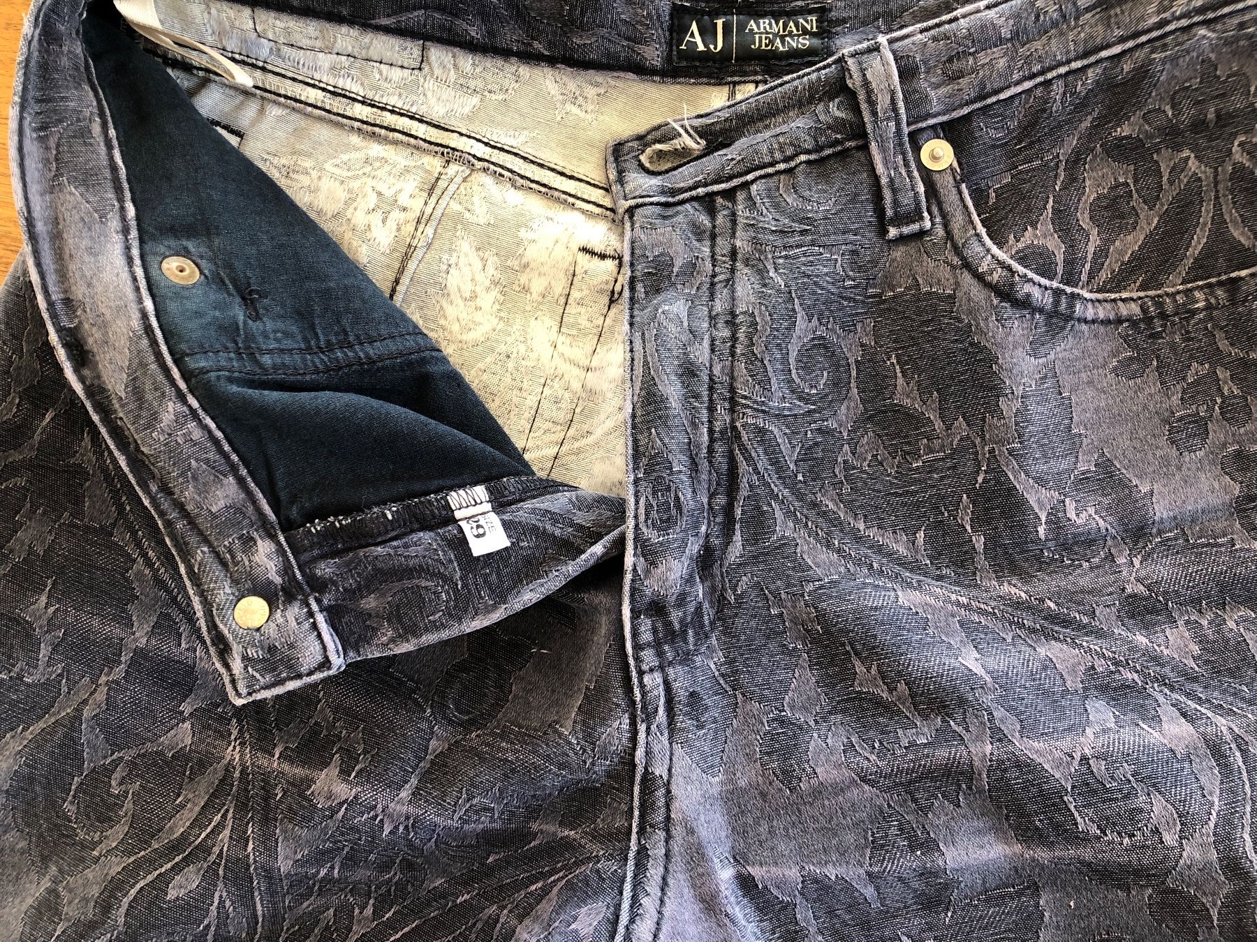 Armani Jeans: Armani Jeans Grösse 29 eher S – Usato da Zollikofen venduto da lorik007 2