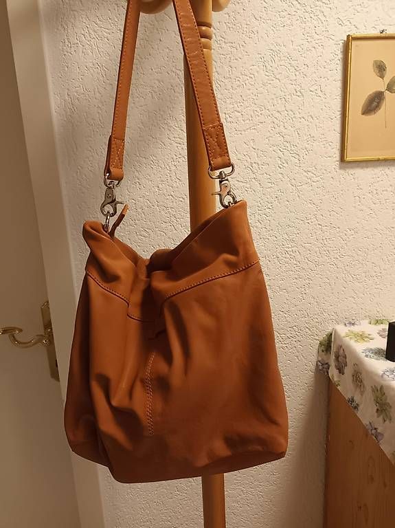 Taschen für Damen: absolut neue Marken-Ledertasche "Depeche" – Gebraucht aus Grenchen von jesaja53
