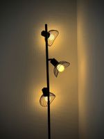 Moderne LED Deckenlampe und Stehlampe