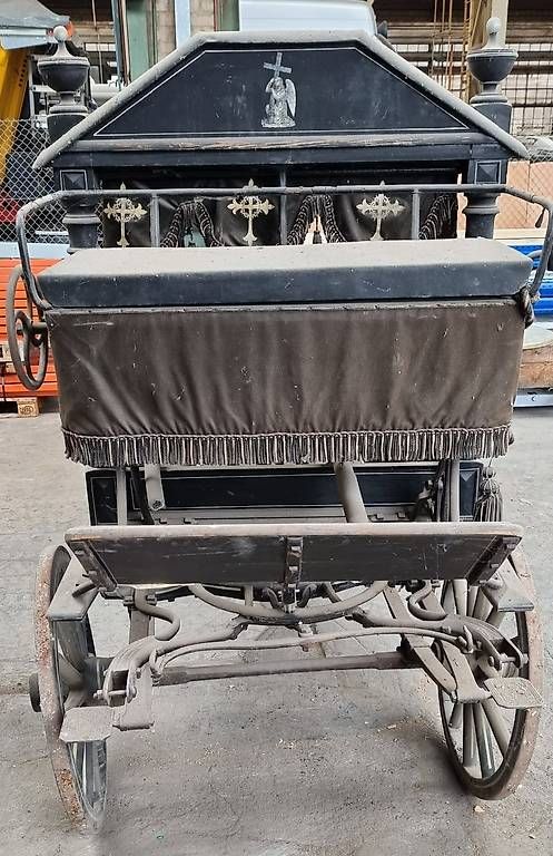 Carrozze: hippomobile corbillard voiture de collection – Usato da Monthey venduto da gael369 4