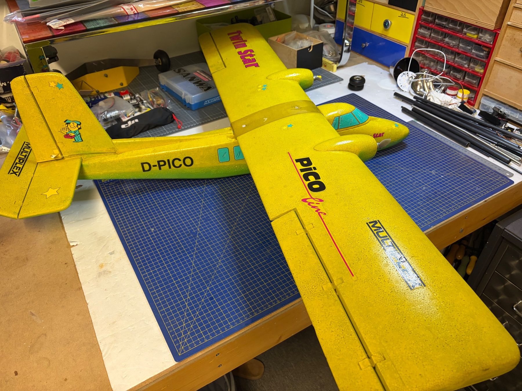 Multiplex RC Modellbau: Multiplex Twin Star RC Flugzeug gelb – Gebraucht aus Glattbrugg von Olio7