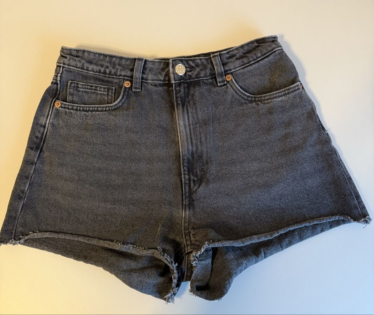 Jeans: Shorts (36) – Usato da Herisau venduto da Fashionata0609
