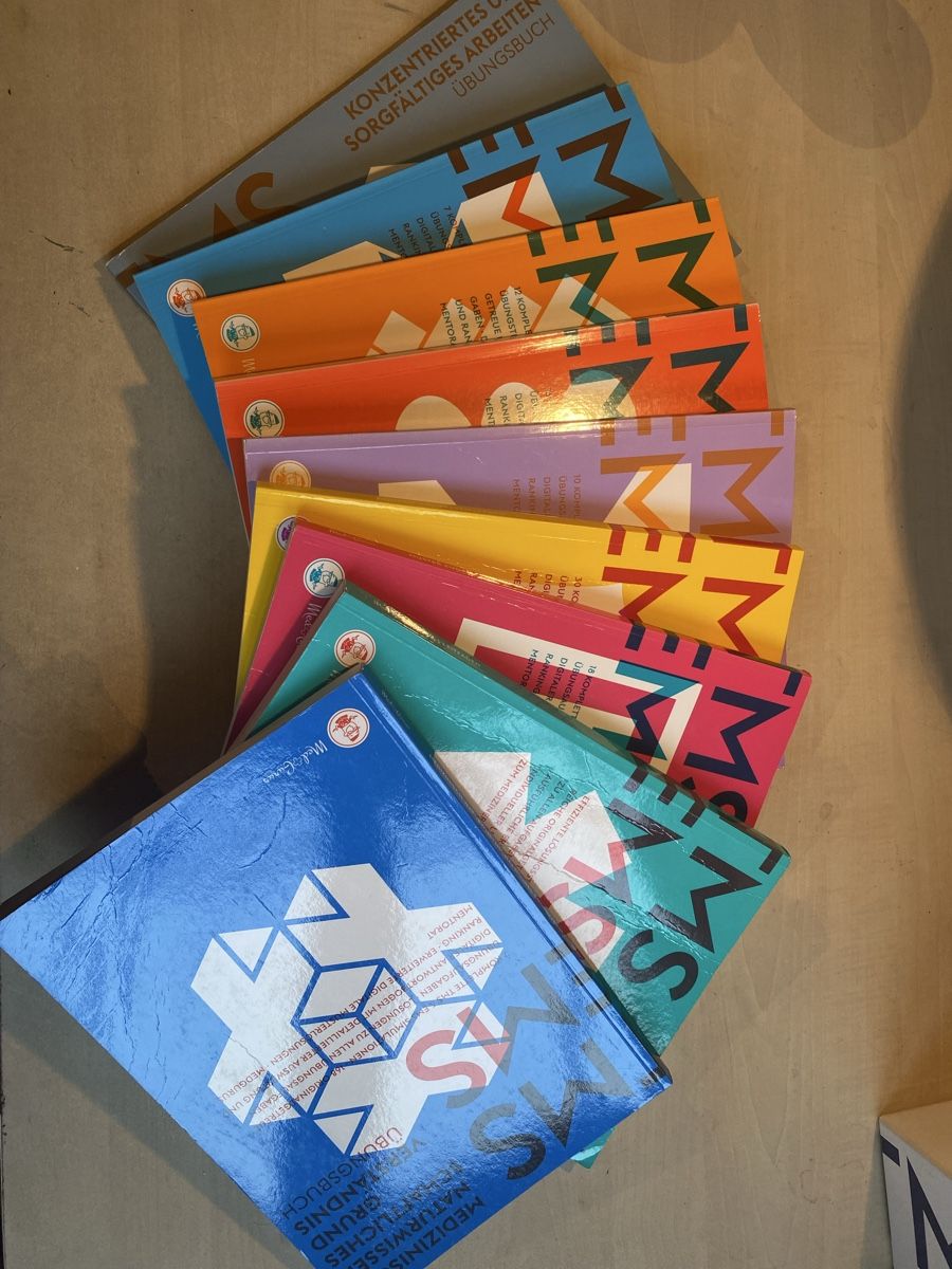 Bücher: TMS & EMS Kompendium neun Übungsbücher – Gebraucht aus Jonen von ._Leonie_.