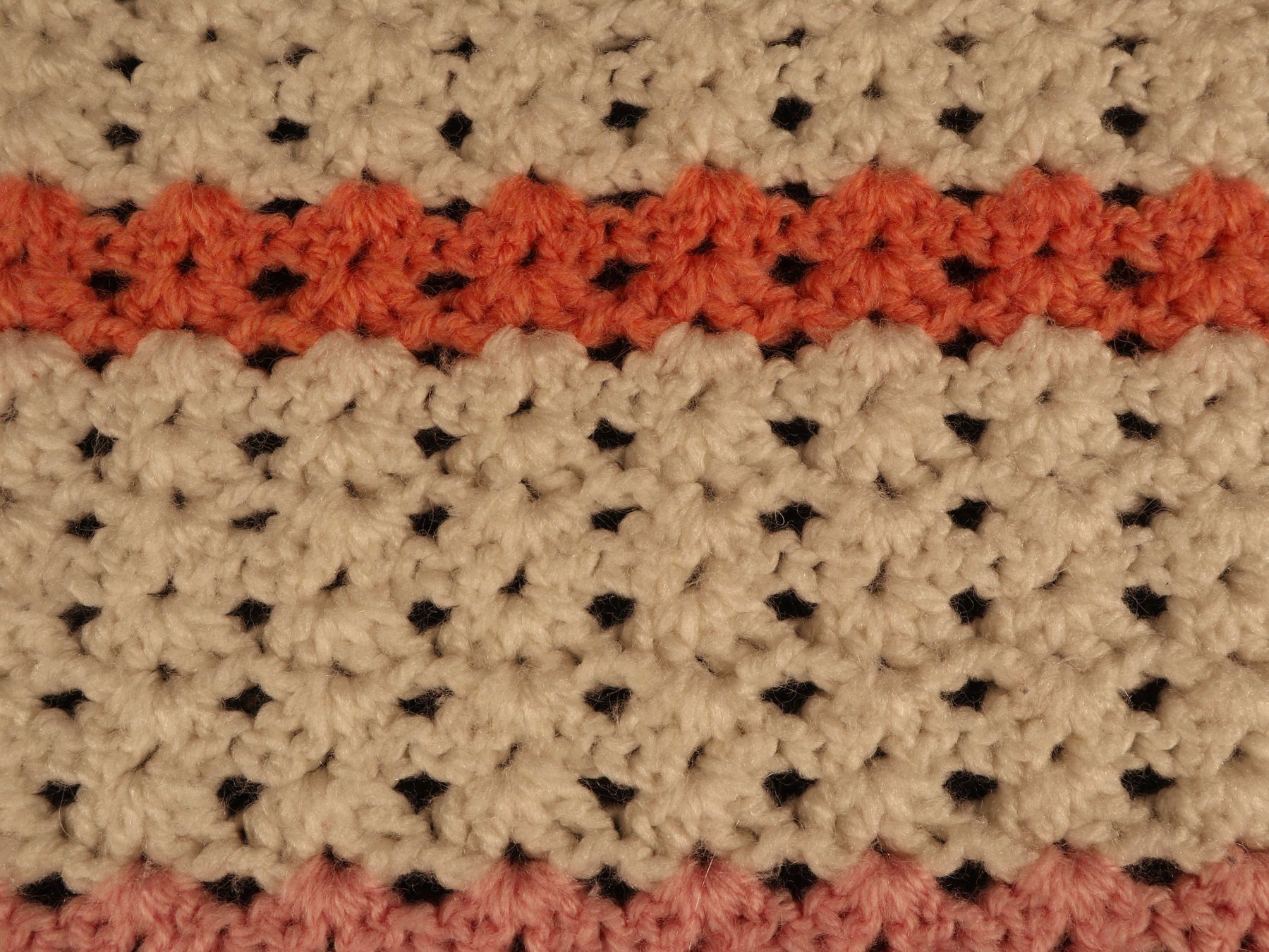 Coperte: HANDARBEIT Gehäkelte Decke weiss/rosa – Usato da Steinen venduto da Restwert_Steinen 8
