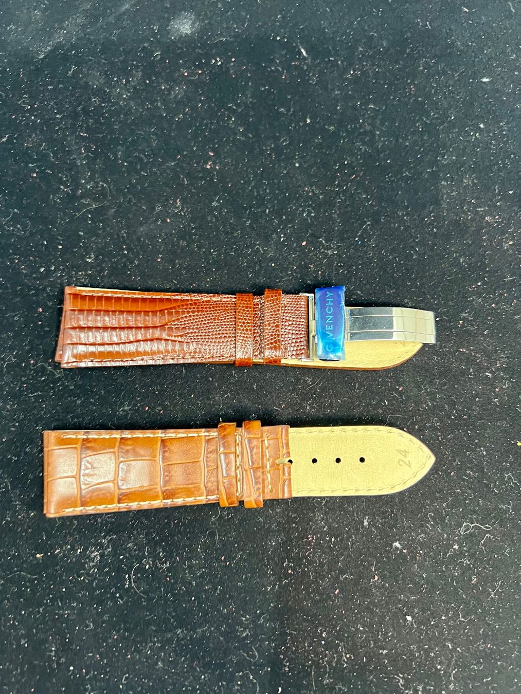 Givenchy Bracelets: Givenchy 2 bracelet 24 en cuir – Neuf (Voir description) à Sion par ROBY_ROBY_ROBY