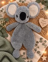 Koala-Snuggler 41 cm – handgehäkelt – Kuschel- & Einschlafbe