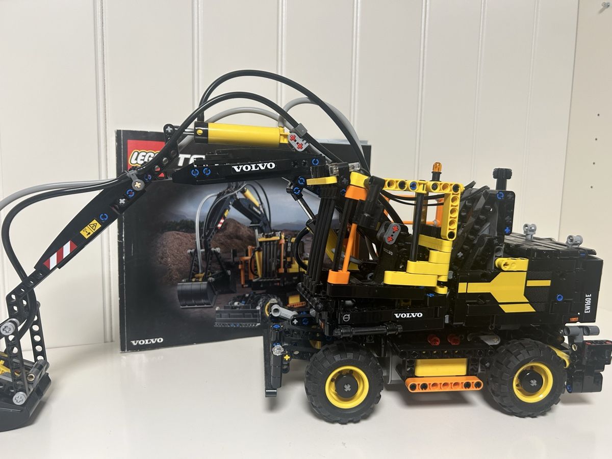 Lego Kit di costruzioni: LEGO Technic Volvo EW160E Bagger 42053 - mit Antriebe – Usato da Wegenstetten venduto da Pumukel85 3