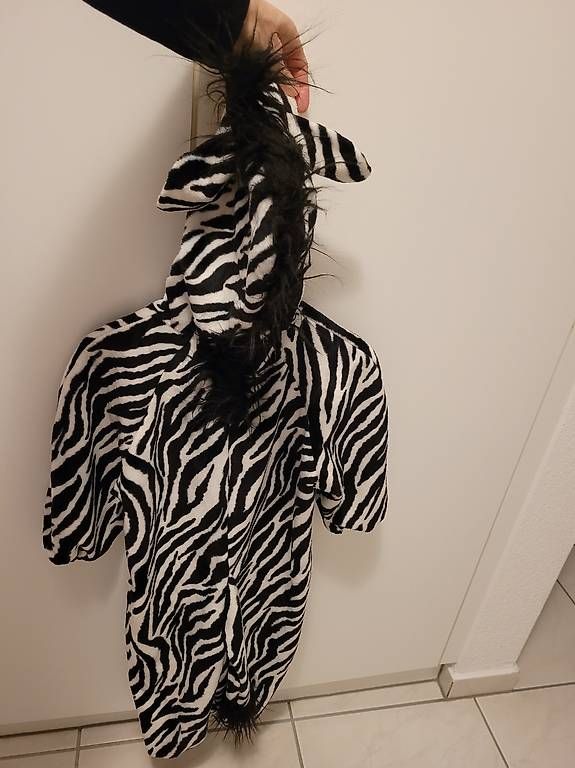 Costumes: Fasnachtskostüm Zebra, Grösse ca. 2-3 Jahre  – D'occasion à Fällanden par vickita1